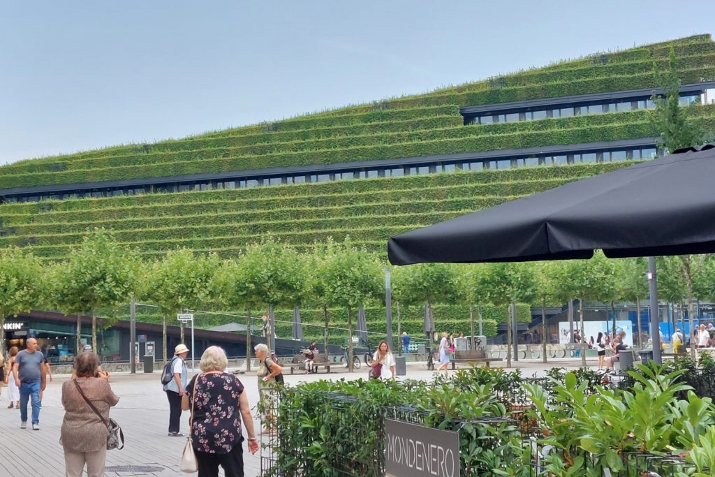 Außenaufnahme des Gebäudes "Kö-Bogen II"